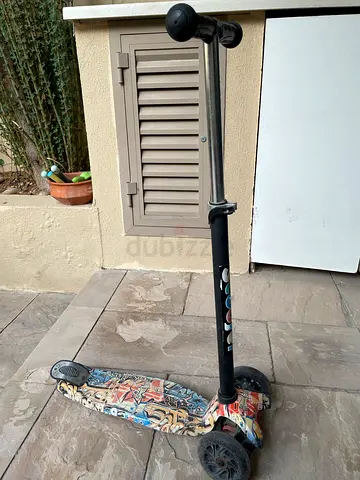 Adjustable 3-Wheel Kids Scooter with Graphic Deck