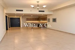 Vacant | Lake view | High floor | Investor