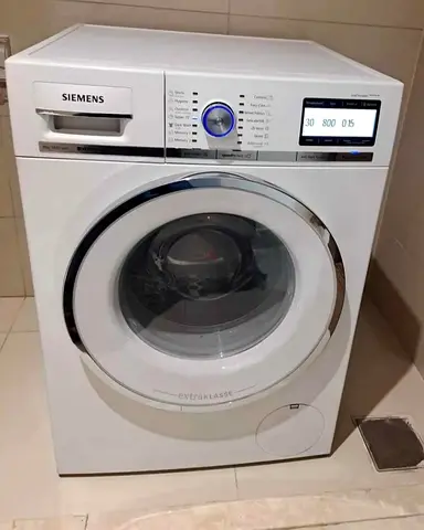 Siemens IQ700 9kg front-load washing machine - good condition