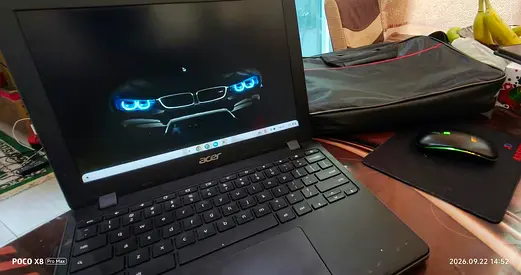 Acer Laptop - Good Working Condition, Includes Sleeve and Mouse