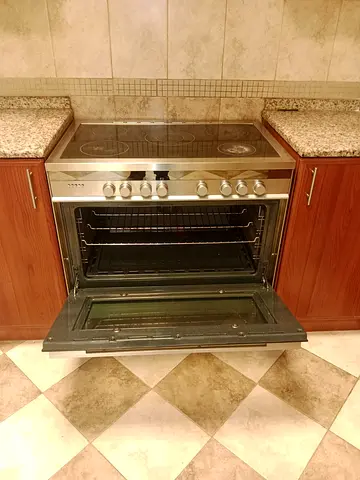 Stainless Steel Electric Cooker with Ceramic Hob and Oven - Used