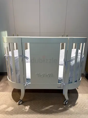 Nanan Oval white wooden baby crib with wheels - good condition