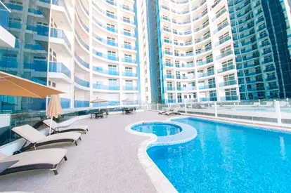 للبيع في عجمان – أبراج الواحة (Oasis Towers) | شقة واسعة غرفتين وصالة مفروشة بالكامل (استكمال أقساط)