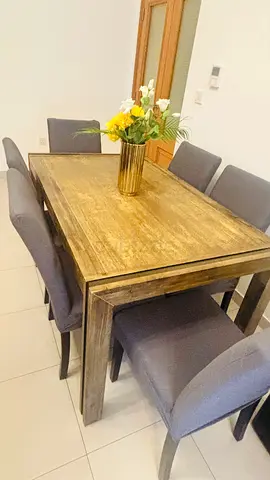 Mahogany wooden dining table set with 06 chairs in excellent condition