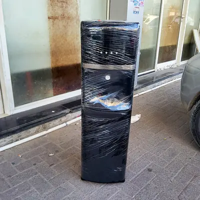 Bottom load water dispenser