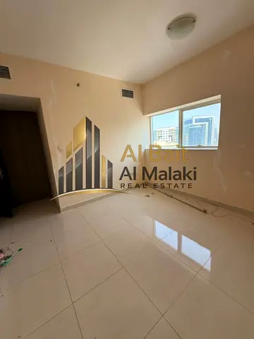 غرفتين وصالة للإيجار السنوي في القصباء بإطلالة بحرية مميزة، حمامان، خزائن حائط، شهر مجاني، باركن مجاني، 4 أو 6 دفعات، بسعر 45,000 درهم