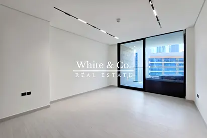 VACANT | LARGE LAYOUT | OPEN VIEW | CITY