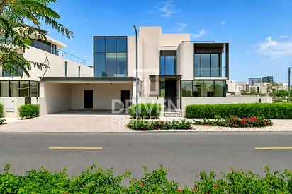 Corner Villa | On the Large Lagoon | Negotiable