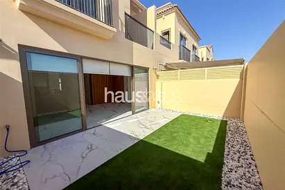 Landscaped | Single Row | Private