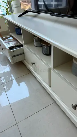 Tv bench in excellent condition