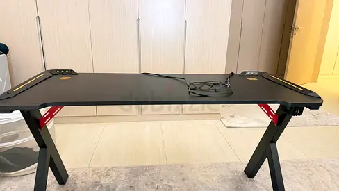 Gaming table desk