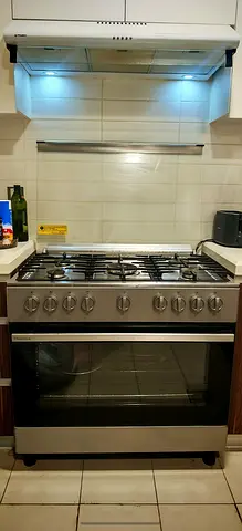 Hisense Stainless Steel 5-Burner Gas Range with Oven - Excellent Condition