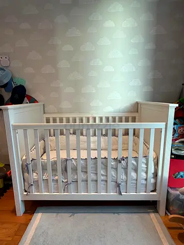 Pottery Barn Cot/Crib with Mattress – AED 1500