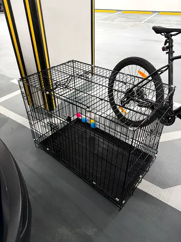 metal pet cage/crate - medium size, excellent condition