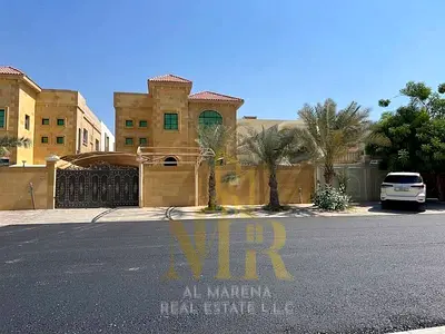 Freehold villa in Al Rawdah 2 featuring modern finishes, located directly opposite the mosque; includes electricity, water, and air conditioning.