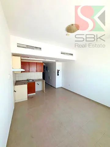 Spacious Studio Available in Al Khan, Al suroor Building
