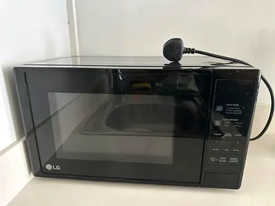 LG countertop microwave oven - good working condition