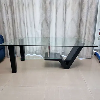 FREE FURNITURE (Glass Table) – Abu Dhabi, Al Wahda area