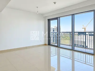 Well Maintained I High Floor I Closed Kitchen