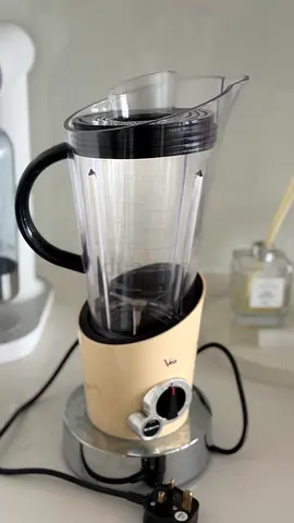 Personal blender with pitcher - light cream base, good condition