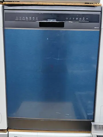 Siemens iQ300 Wi-fi model 3 Racks Dishwasher lastest version almost brand new