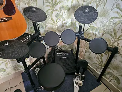 Yamaha DTX Electronic Drum Kit with Amp and Stool