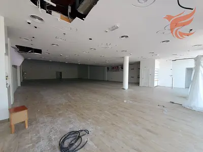 Prime 6,000 Sq Ft Showroom on Main Road