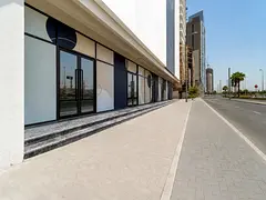 HIGH VISIBILITY | MAIN ROAD FACING | FLEXIBLE SIZE