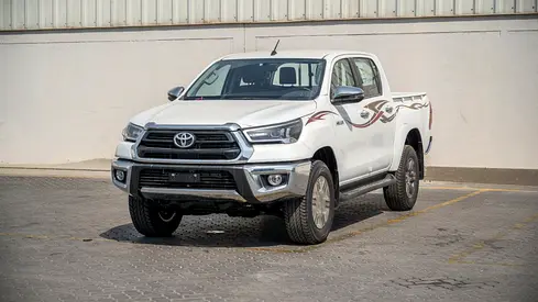 Toyota Hilux SR5 2.7L Pickup 2026 GCC Specs