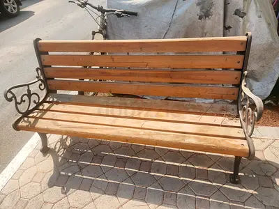 Classic Outdoor Garden Bench with Metal Frame and Wooden Slats