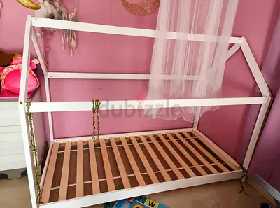 Kids Montessori bed with canopy frame - Excellent condition