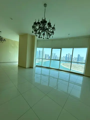تكييف عالمالك اطلاله بحريه مباشره افخم وارقى ثلاثه وصاله باركن جيم مسبح خزائن بالحائط غرفه خادمه موزع داخلى