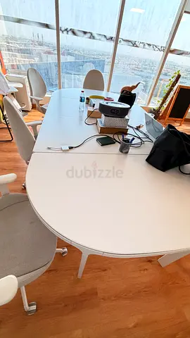 White extendable dining table modern, good condition