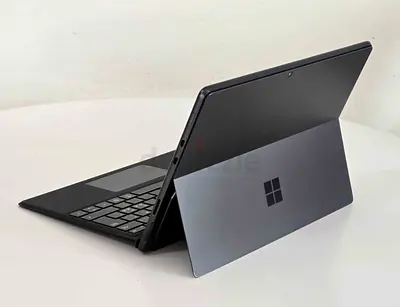 Microsoft Surface Pro 8 core i7 16GB Ram 1Tb Storage Good Condition