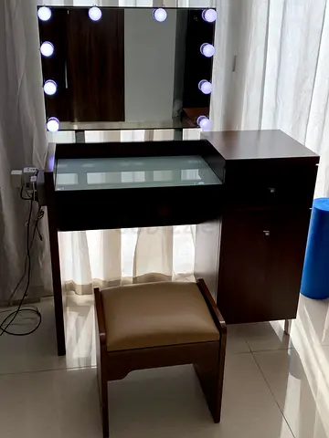 Vanity Dresser With Lights And Stool