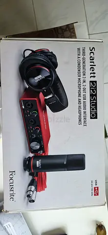 Focusrite Scarlett 2i2 Studio (3rd Gen) USB Audio Interface Bundle with Mic & Headphones+mic holder