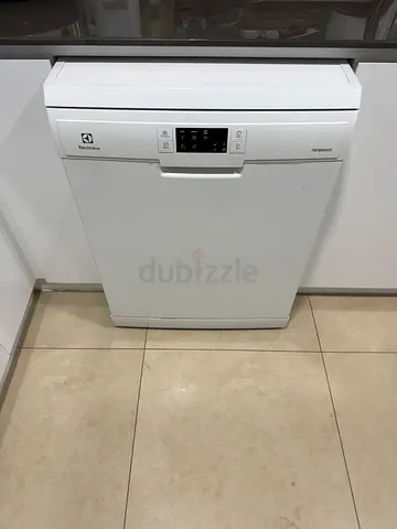 Electrolux freestanding white dishwasher - good working condition