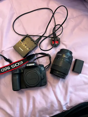 Canon EOS 90D body + EF-S 18-135mm kit lens, battery, charger, grip