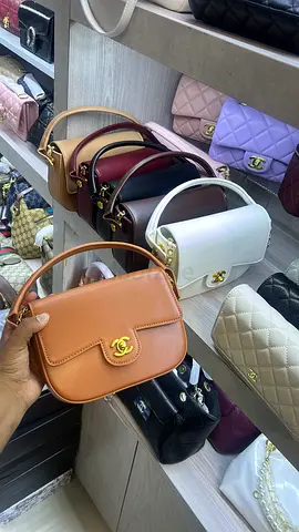Chanel Small tan leather shoulder bag with gold-tone clasp -