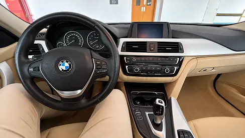 2018 BMW 3-Series 318i GCC Specs in Excellent Condition