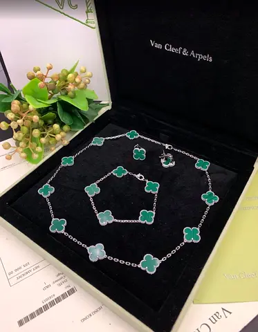 VAN CLEEF AND ARPELS VIP SET