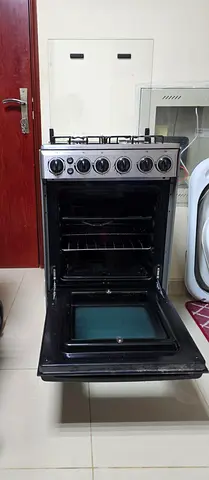 Used freestanding Gas Stove with 4-burner cooktop - good working condition- Geepas Brand