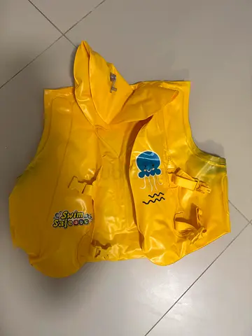 Jacket floater ( Almost New)