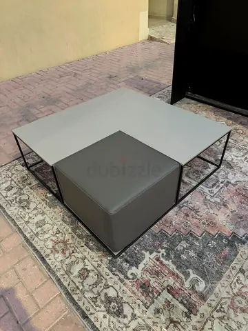 Available high quality B&B coffee table like new