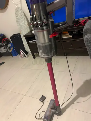 Dyson V10 Absolute SV27 Cordless Vacuum – Excellent Condition