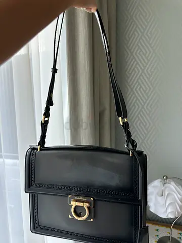 Salvatore vintage Black structured leather shoulder bag with gold-tone clasp