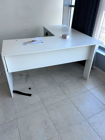 White minimalist study desk - good condition