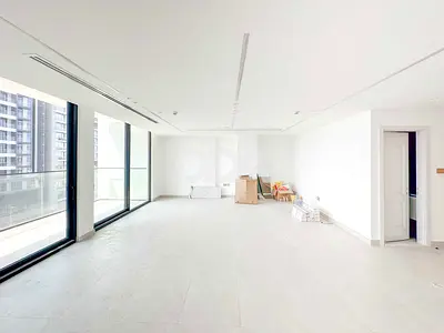 SPACIOUS OFFICE | PREMIUM BUILDING |COMMUNITY VIEW