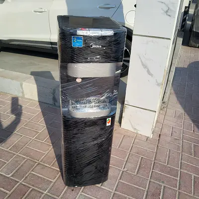 Bottom load water dispenser