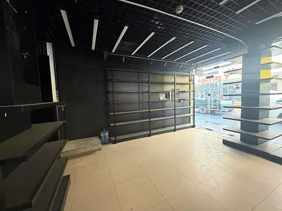 محل للإيجار في ديرة بموقع متميز | تصميم مفتوح